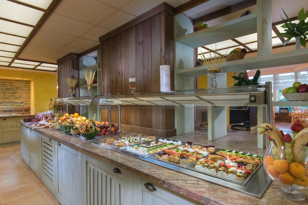 Four Points By Sheraton Sunny - Free Access Hotel