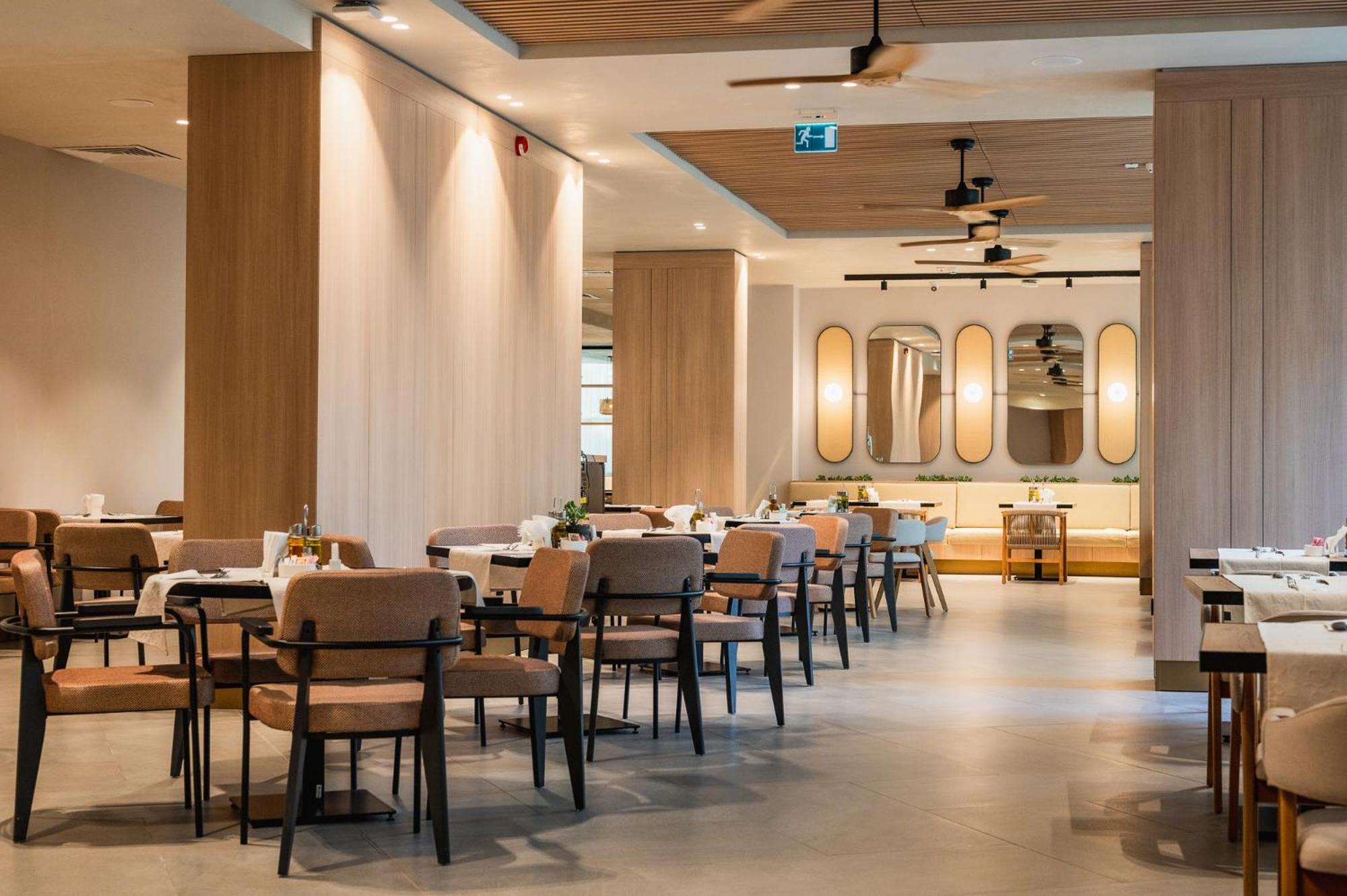 Four Points By Sheraton Sunny - Free Access Hotel