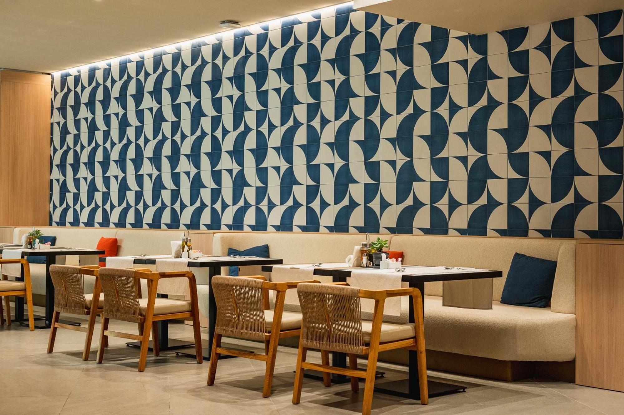 Hotel Four Points By Sheraton Sunny - Free Access 4*